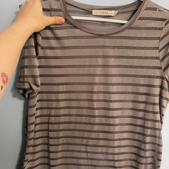 Grey tshirt - Picture 2 of 3